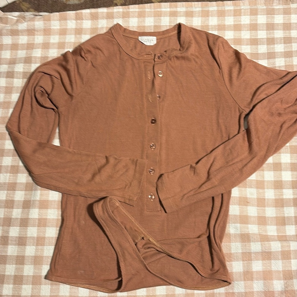 Clyque Long Sleeve Button Front Annie Body Suit Tan Size L